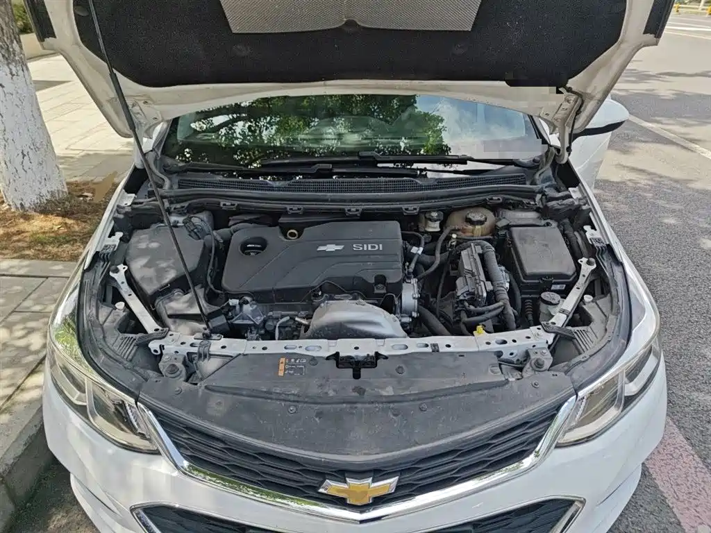 Chevrolet Cruze — фото 11