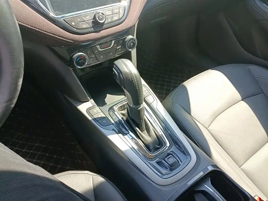 Chevrolet Malibu — фото 14