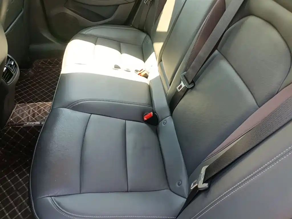 Chevrolet Malibu — фото 17
