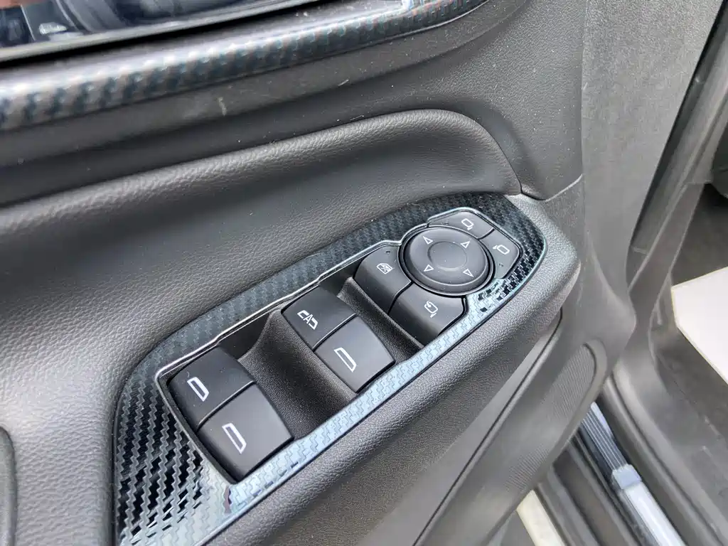 Chevrolet Equinox — фото 16