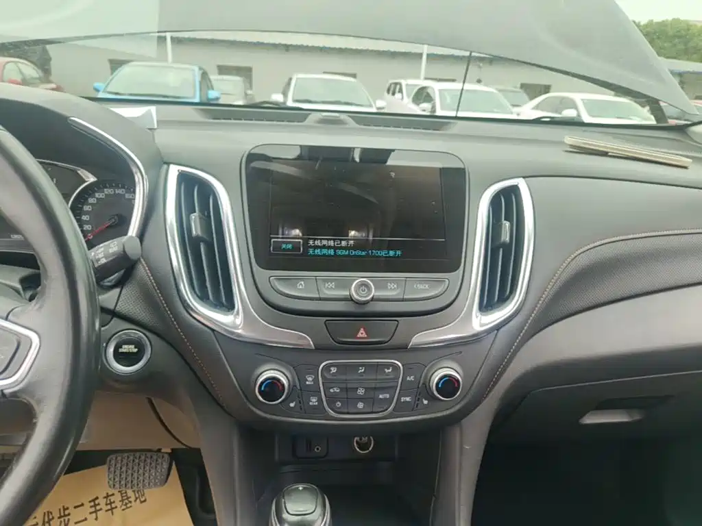 Chevrolet Equinox — фото 13
