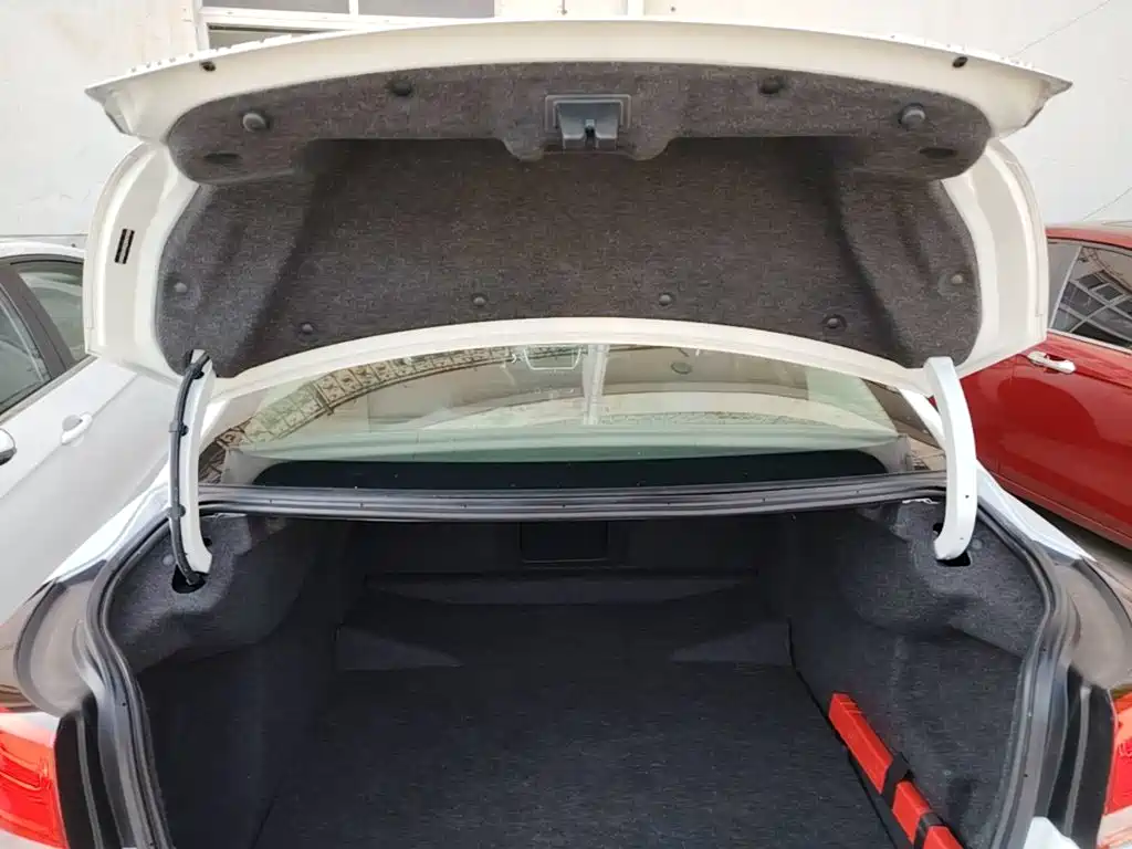Chevrolet Malibu — фото 19