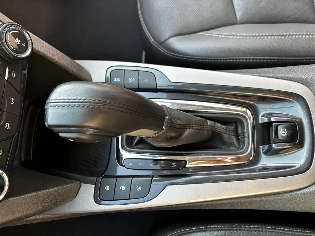 Chevrolet Malibu — фото 16