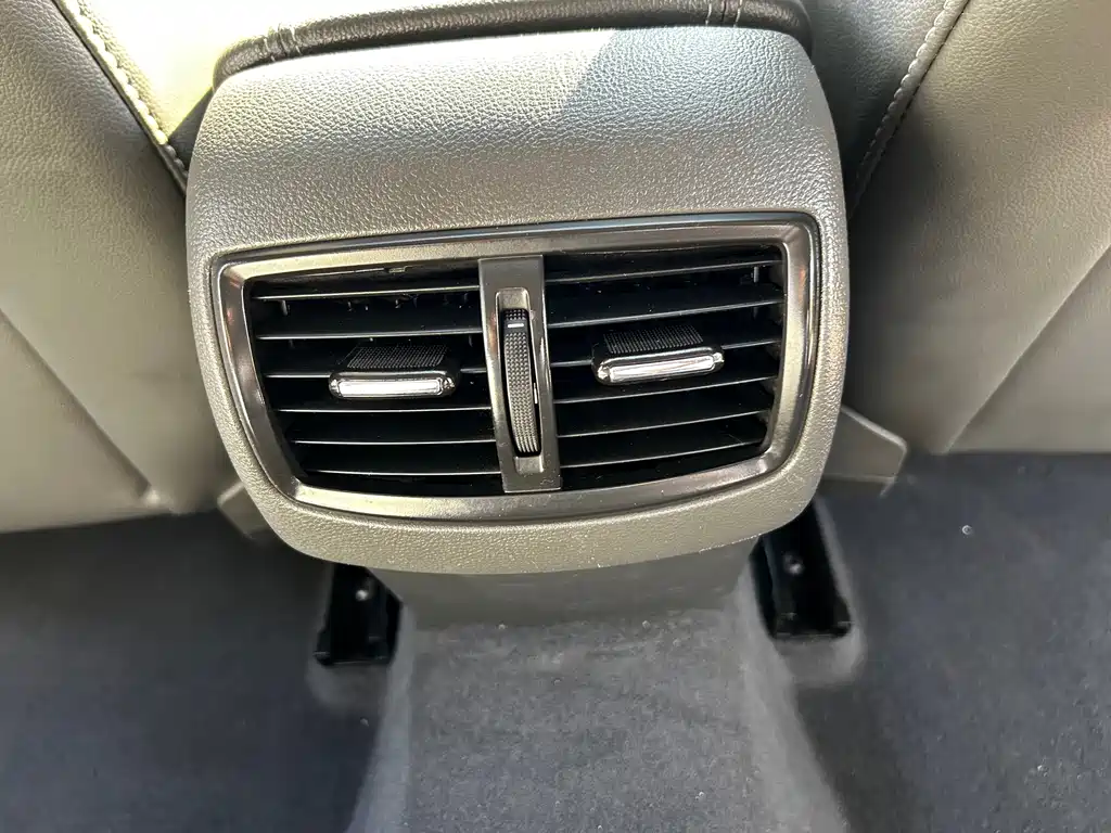 Chevrolet Malibu — фото 19