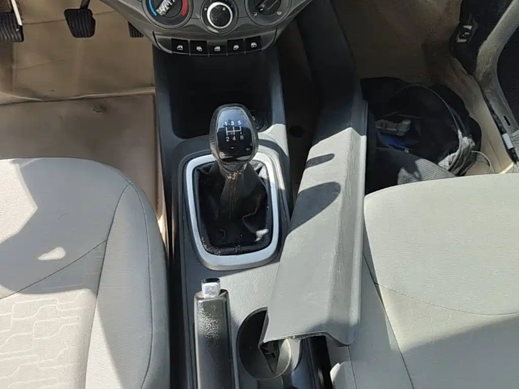 Chevrolet Sail — фото 14