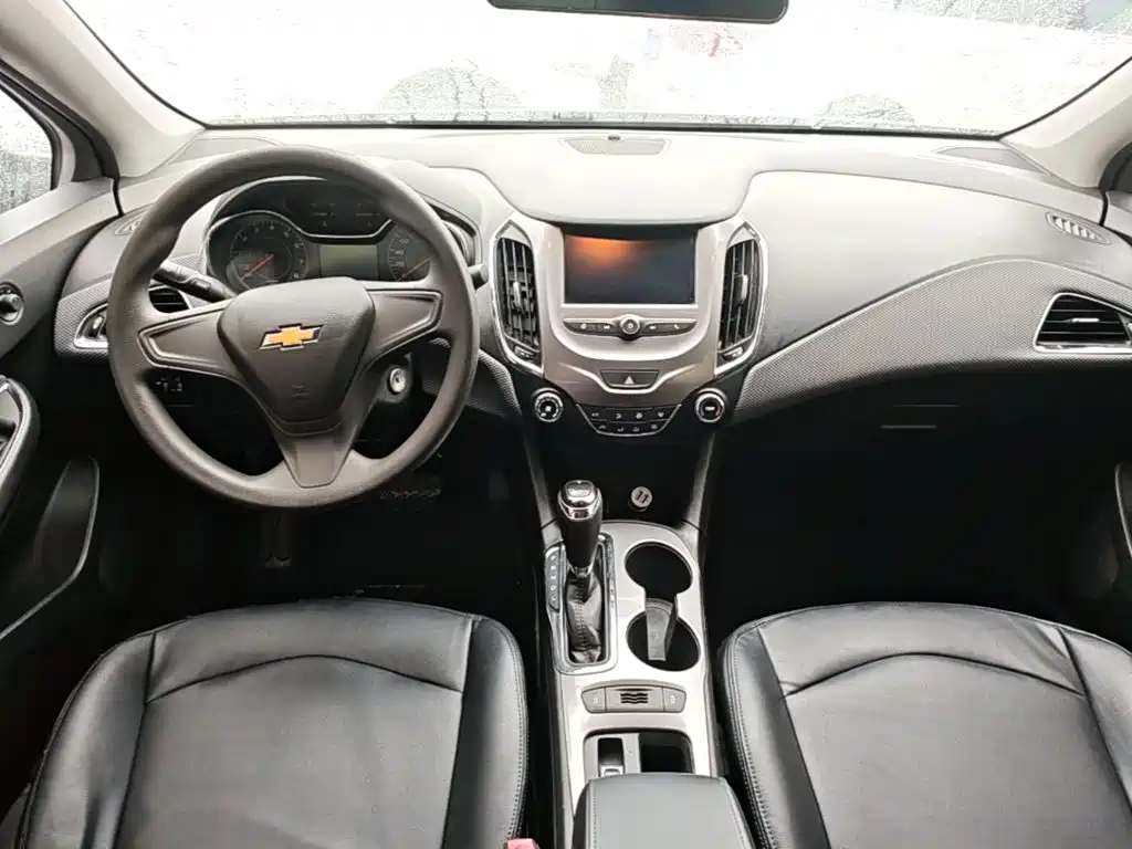 Chevrolet Cruze — фото 10