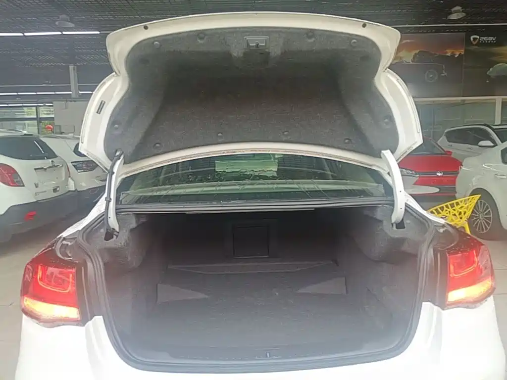 Chevrolet Malibu — фото 19