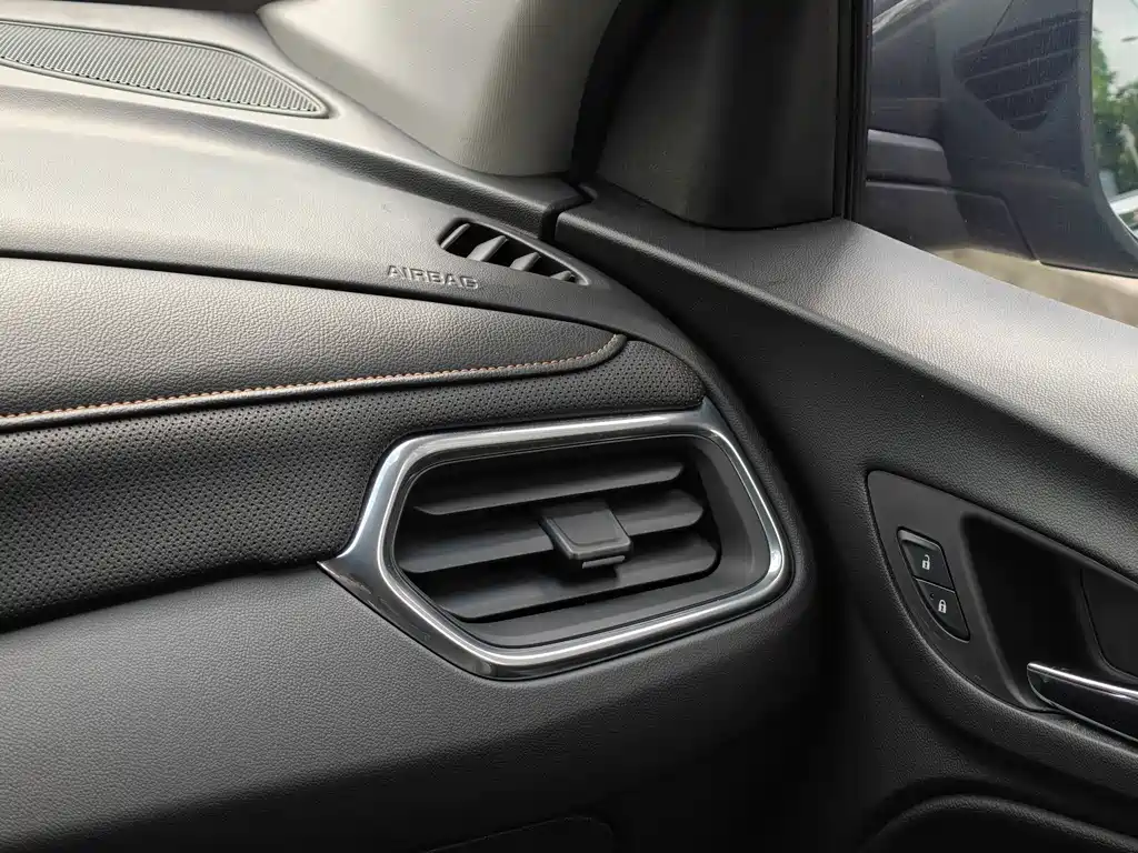 Chevrolet Equinox — фото 16