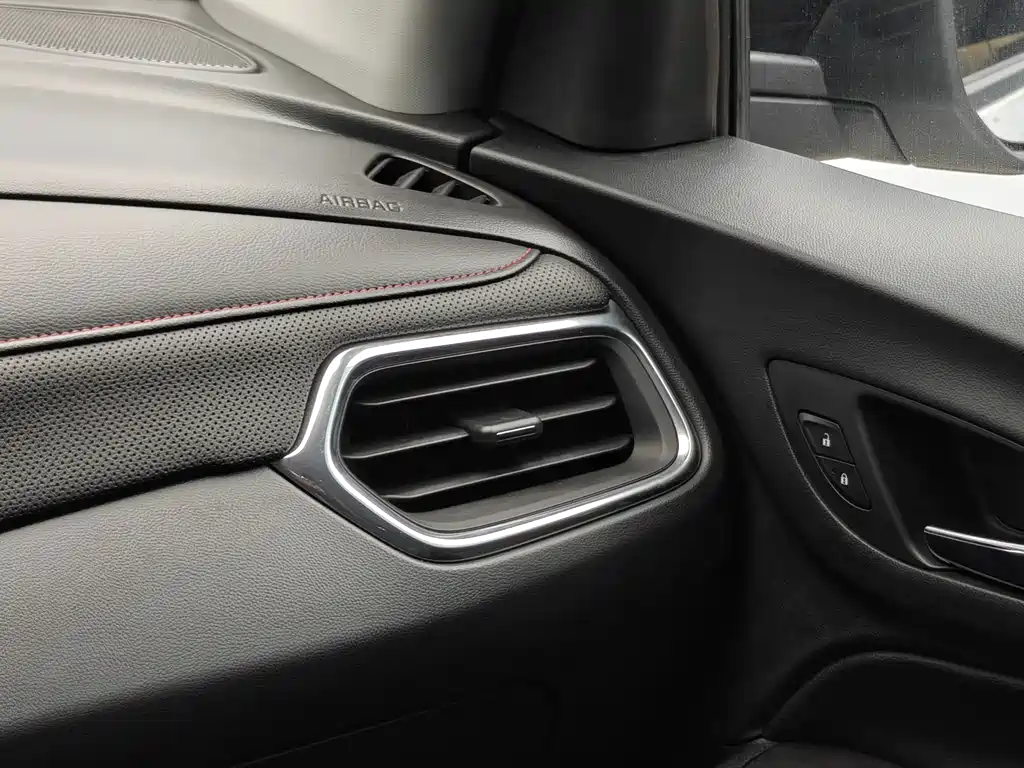 Chevrolet Equinox — фото 20