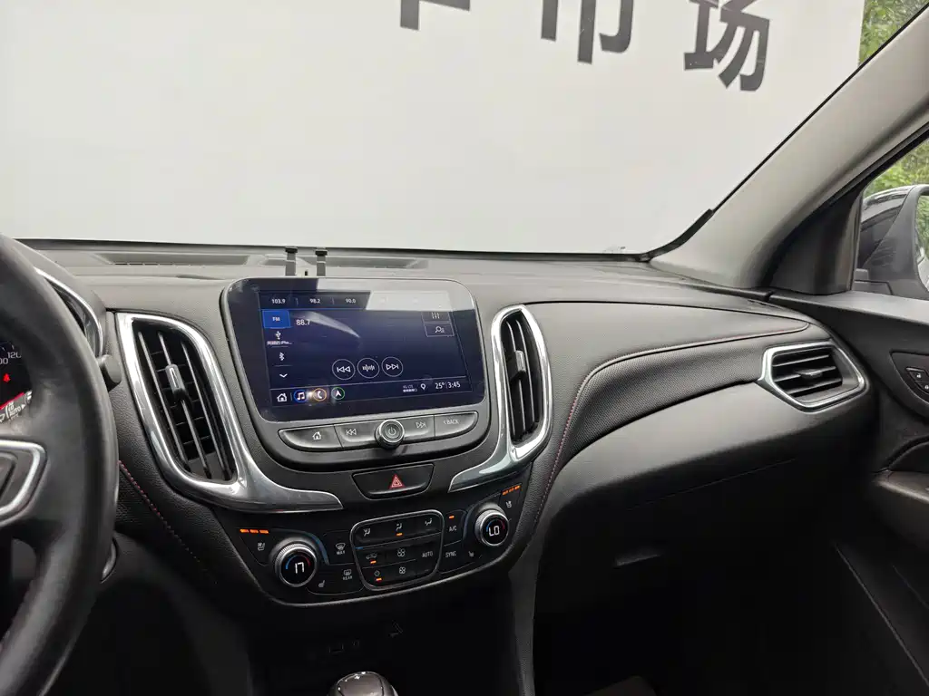 Chevrolet Equinox — фото 22