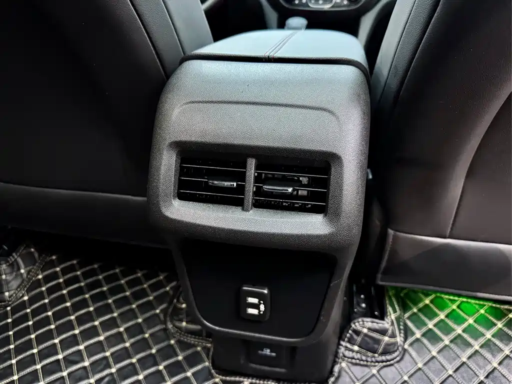Chevrolet Equinox — фото 17