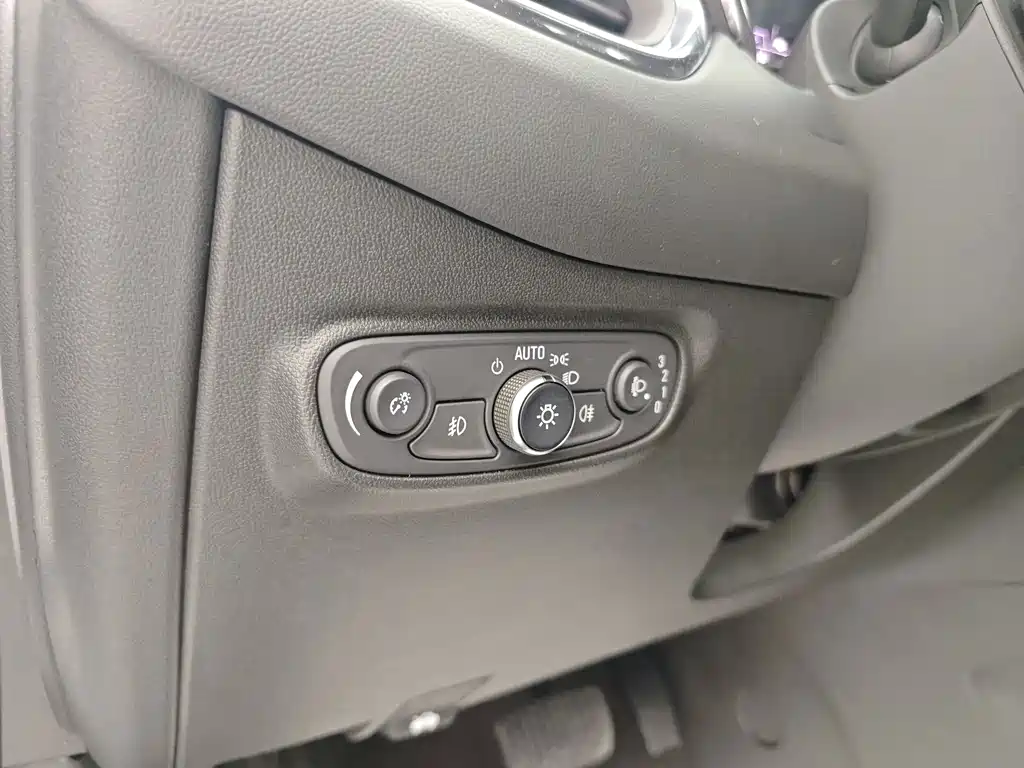 Chevrolet Equinox — фото 17