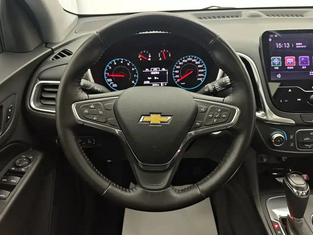 Chevrolet Equinox — фото 25