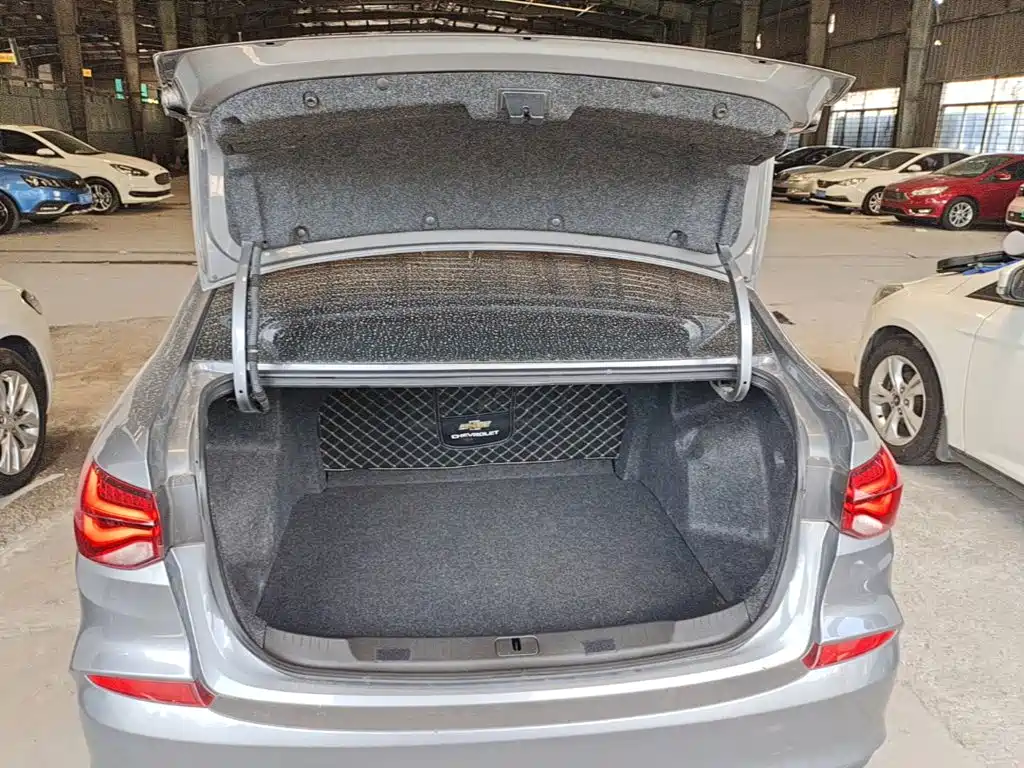 Chevrolet Monza — фото 14