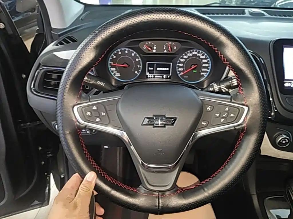 Chevrolet Equinox — фото 11