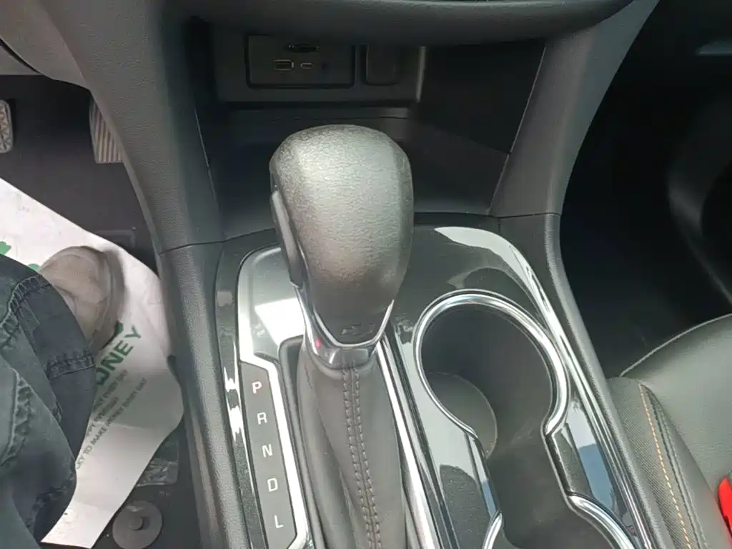 Chevrolet Equinox — фото 14