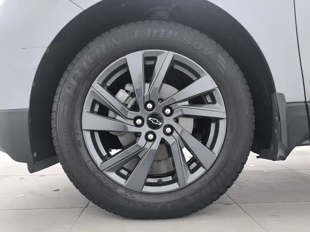 Chevrolet Equinox — фото 17