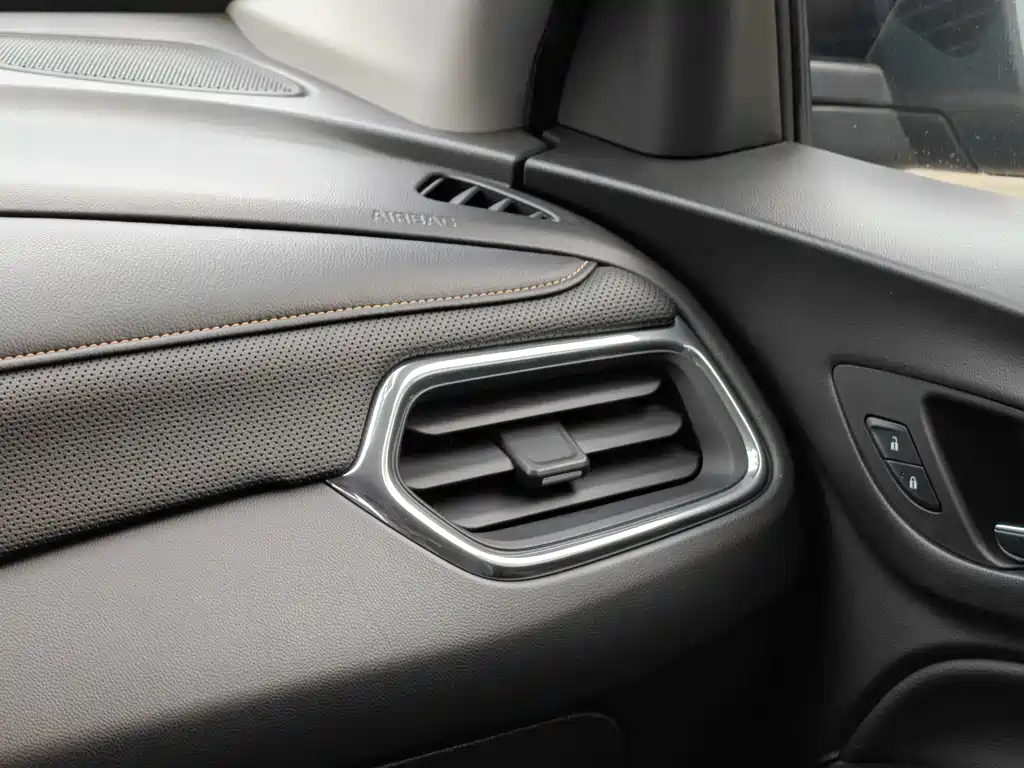 Chevrolet Equinox — фото 14