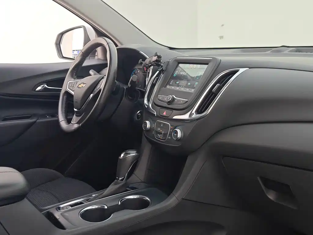 Chevrolet Equinox — фото 11