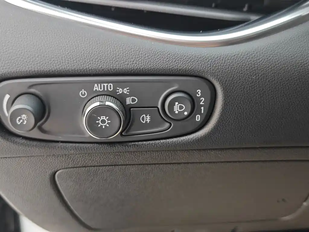 Chevrolet Malibu XL — фото 24