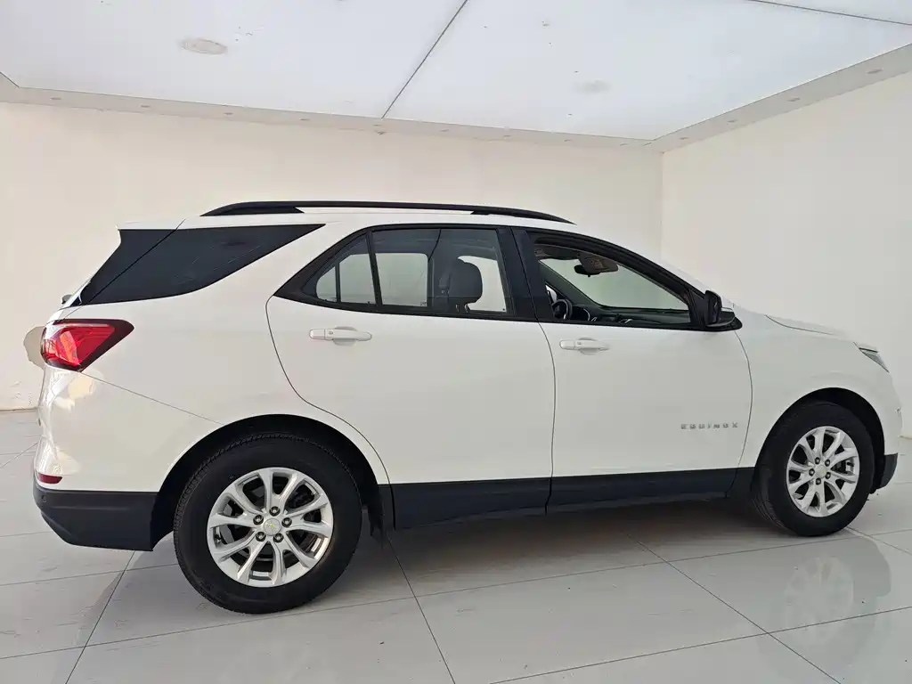 Chevrolet Equinox — фото 16