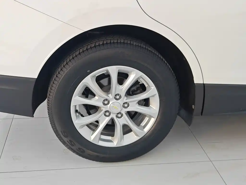 Chevrolet Equinox — фото 17