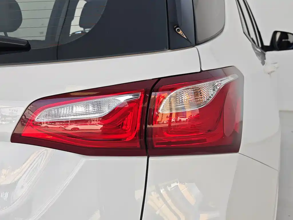 Chevrolet Equinox — фото 18