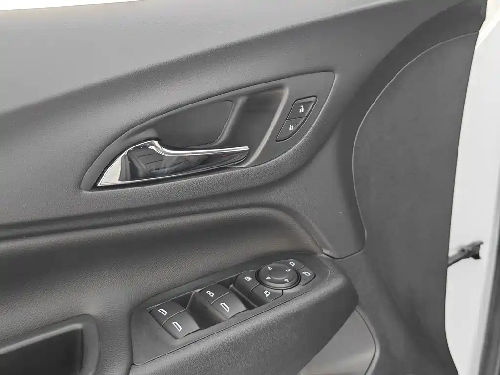 Chevrolet Equinox — фото 27