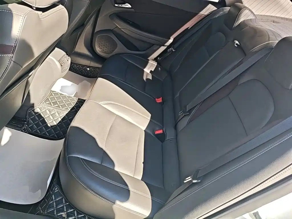Chevrolet Malibu — фото 17