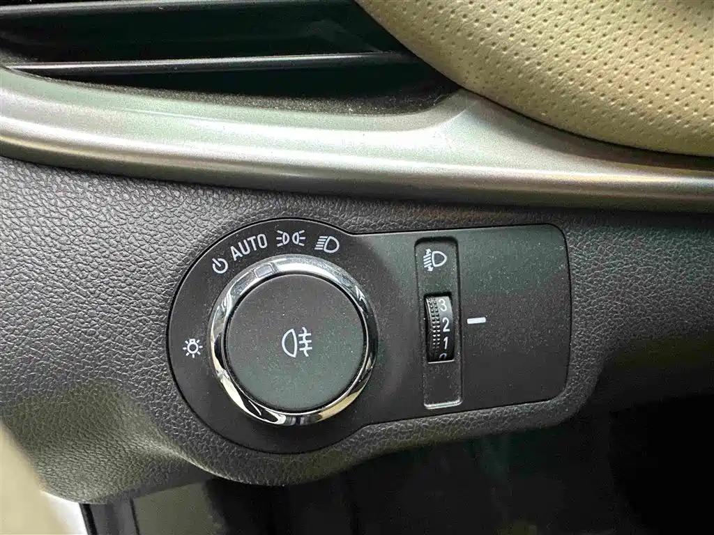 Chevrolet Monza — фото 18