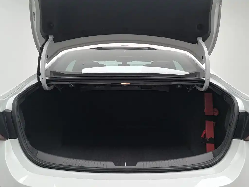 Chevrolet Malibu XL — фото 16