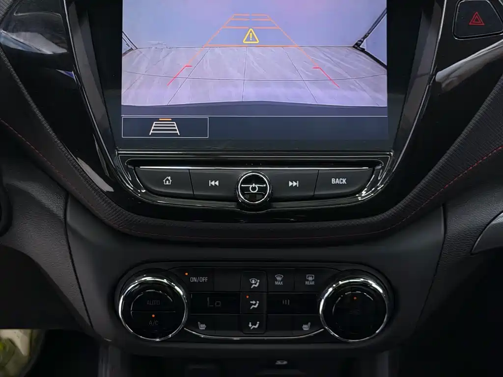 Chevrolet Tracker — фото 16