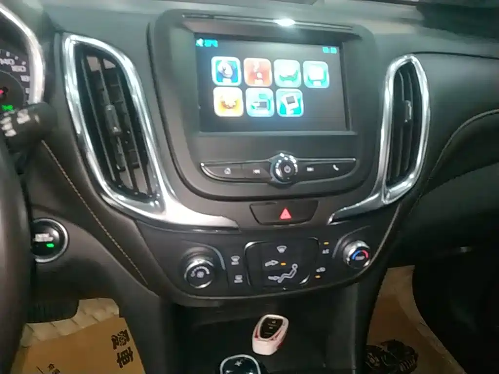 Chevrolet Equinox — фото 13