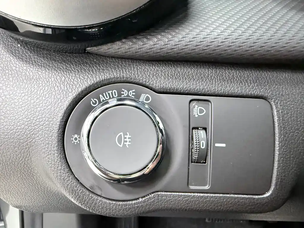 Chevrolet Monza — фото 17