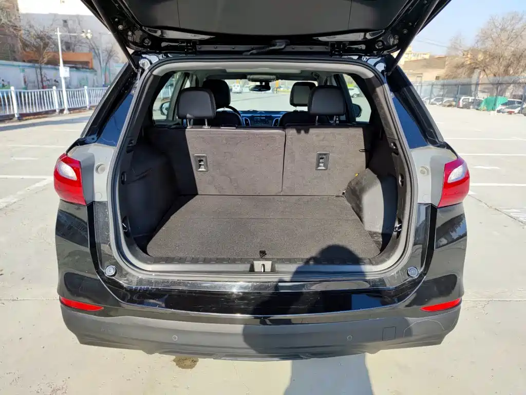 Chevrolet Equinox — фото 18