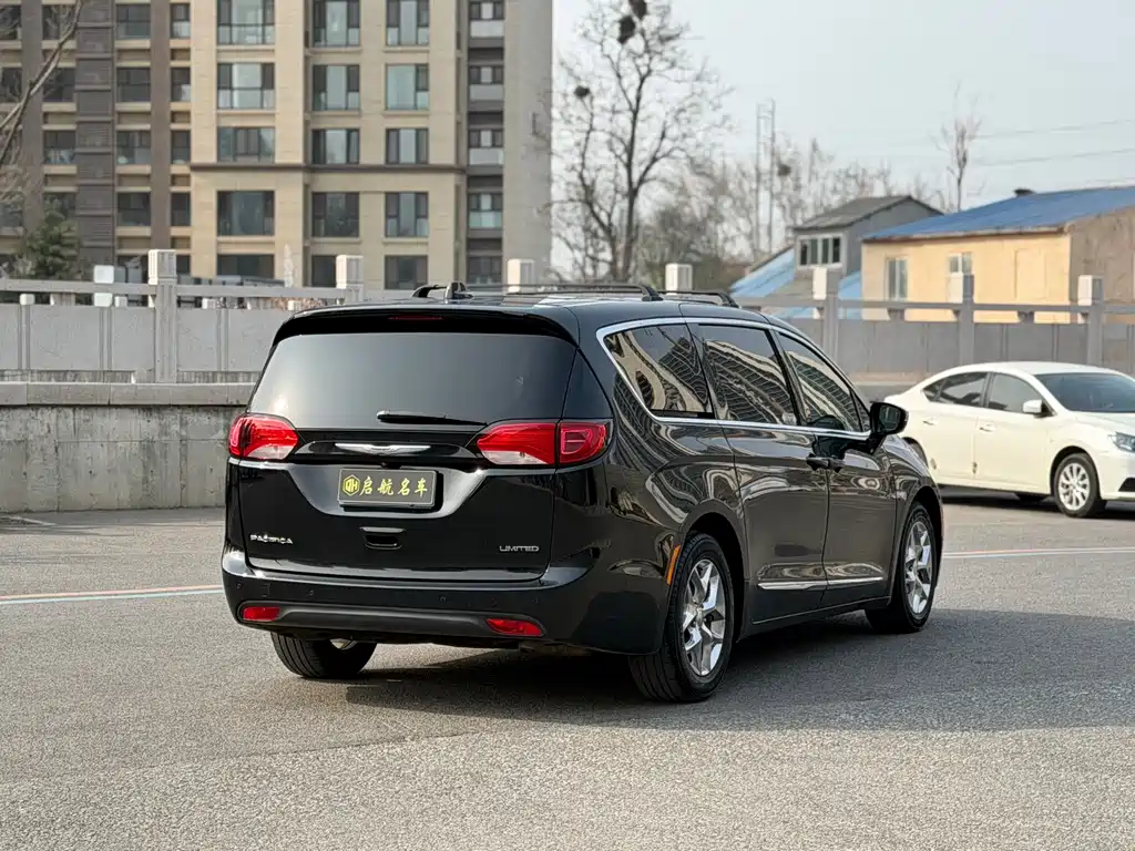 Chrysler Grand Voyager (Import) — фото 17