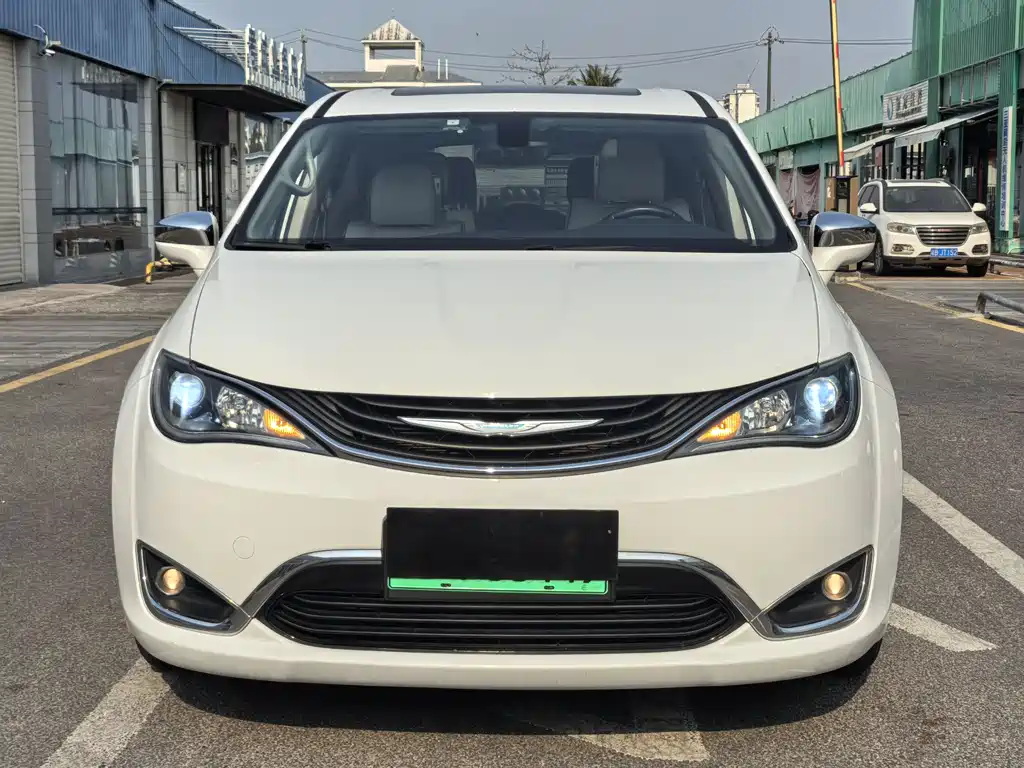 Chrysler Grand Voyager PHEV (Import) — фото 2
