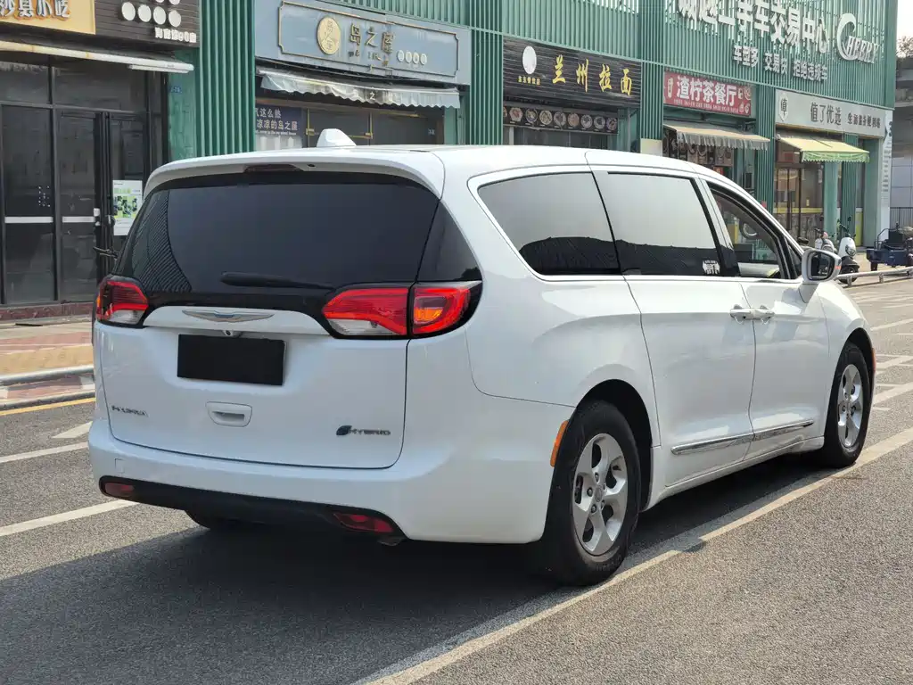 Chrysler Grand Voyager PHEV (Import) — фото 17