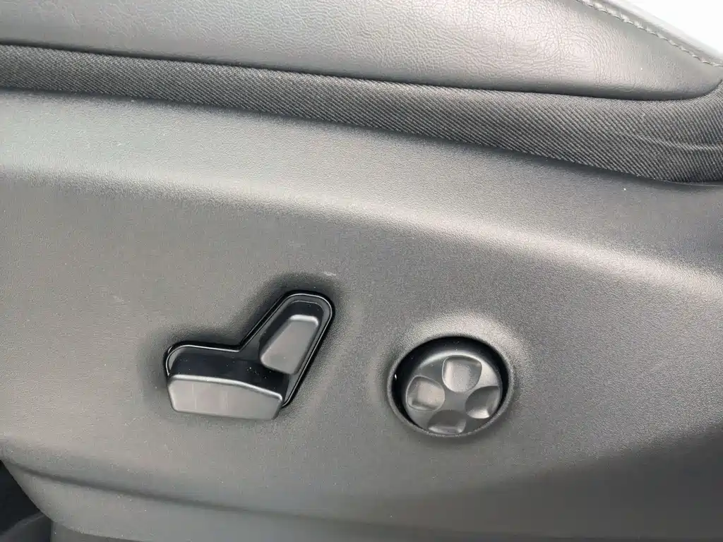 Chrysler Grand Voyager PHEV (Import) — фото 11