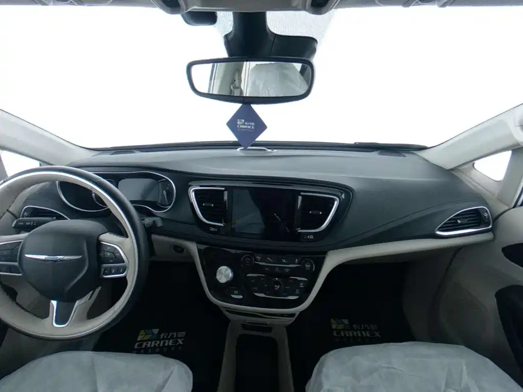 Chrysler Grand Voyager PHEV (Import) — фото 13
