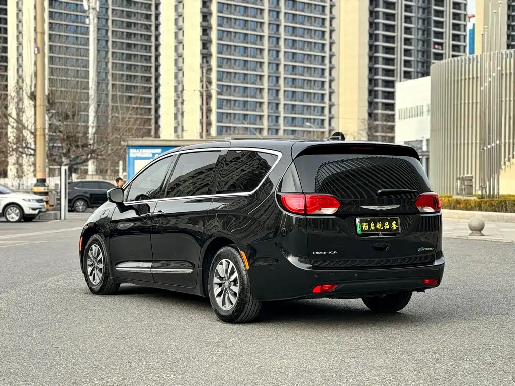 Chrysler Grand Voyager PHEV (Import) — фото 11
