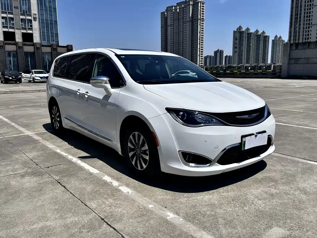 Chrysler Grand Voyager PHEV (Import) — фото 2