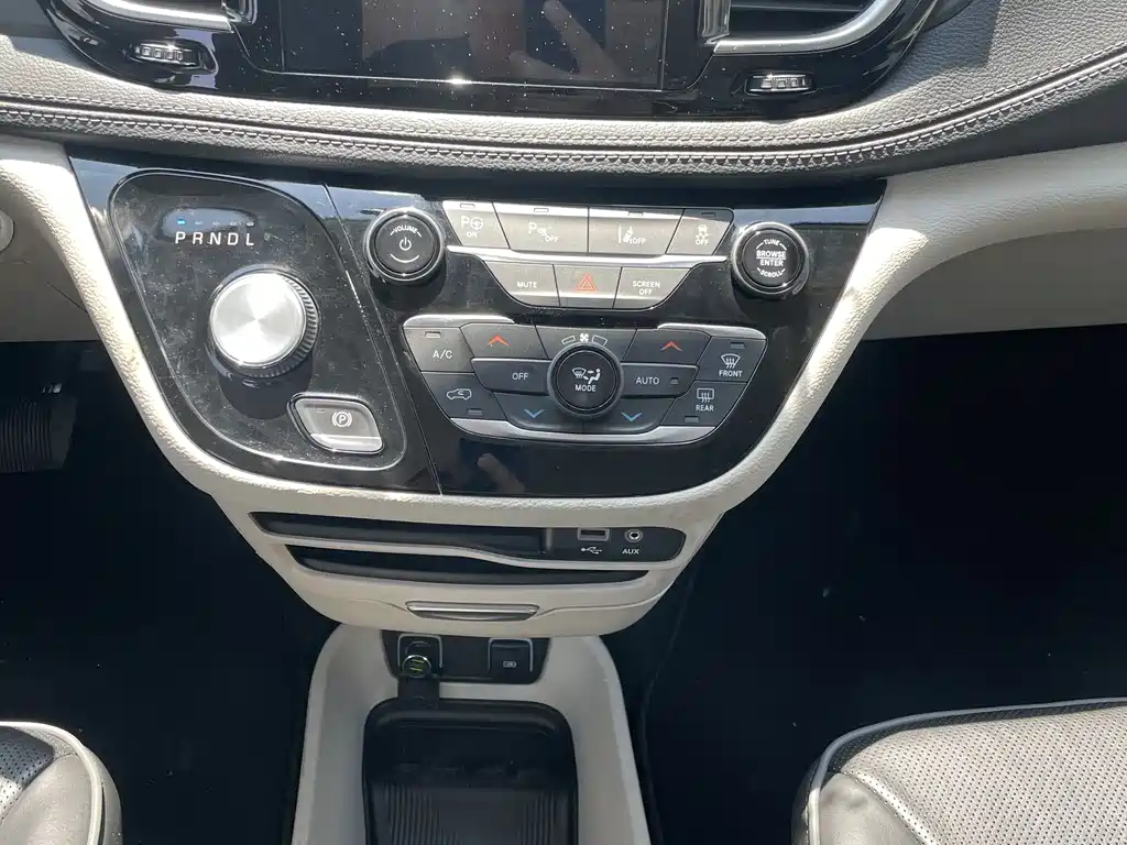 Chrysler Grand Voyager PHEV (Import) — фото 13