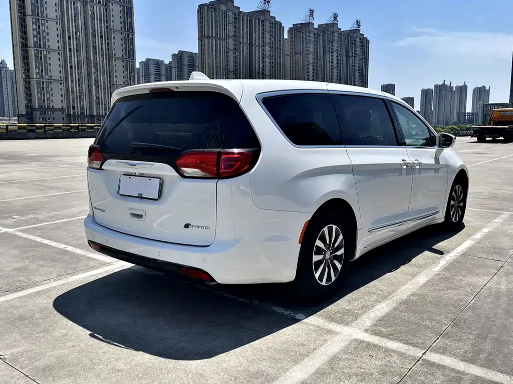Chrysler Grand Voyager PHEV (Import) — фото 6