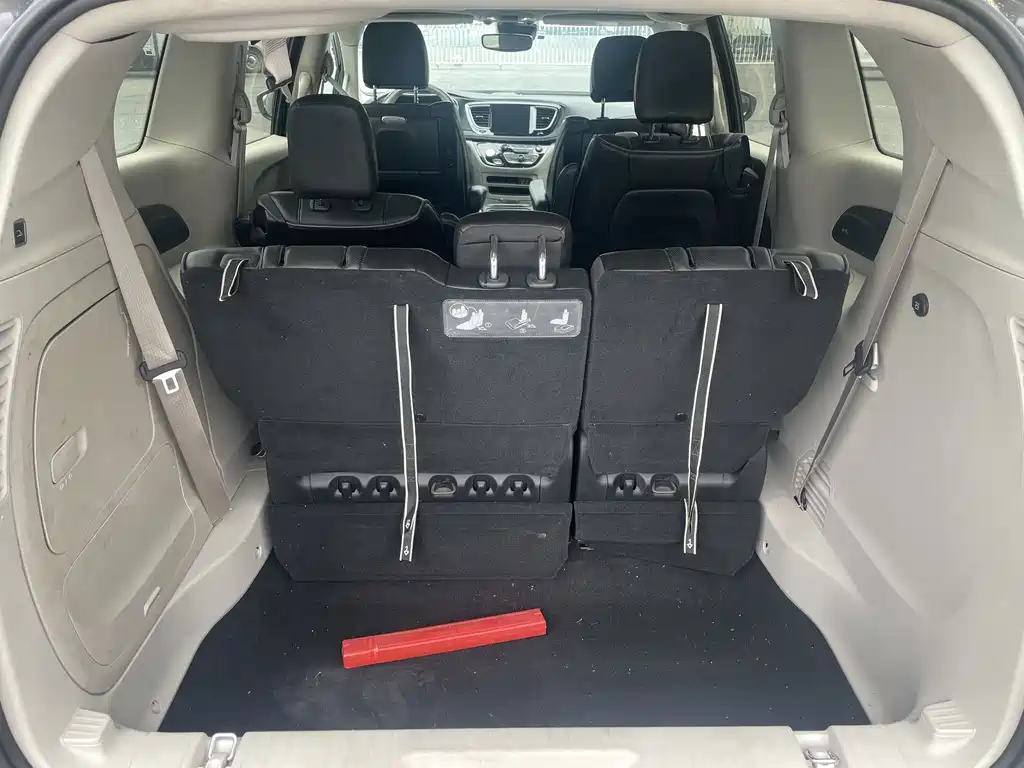 Chrysler Grand Voyager PHEV (Import) — фото 15