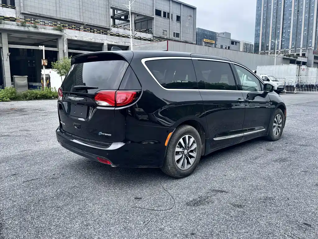 Chrysler Grand Voyager PHEV (Import) — фото 5
