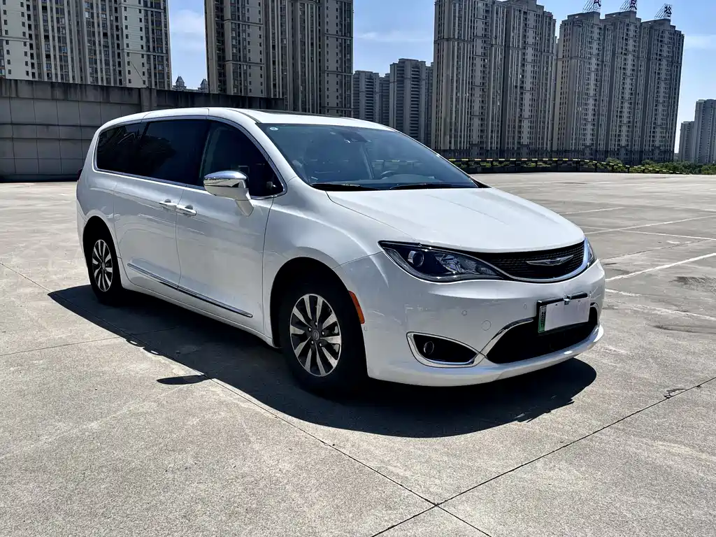 Chrysler Grand Voyager PHEV (Import) — фото 2