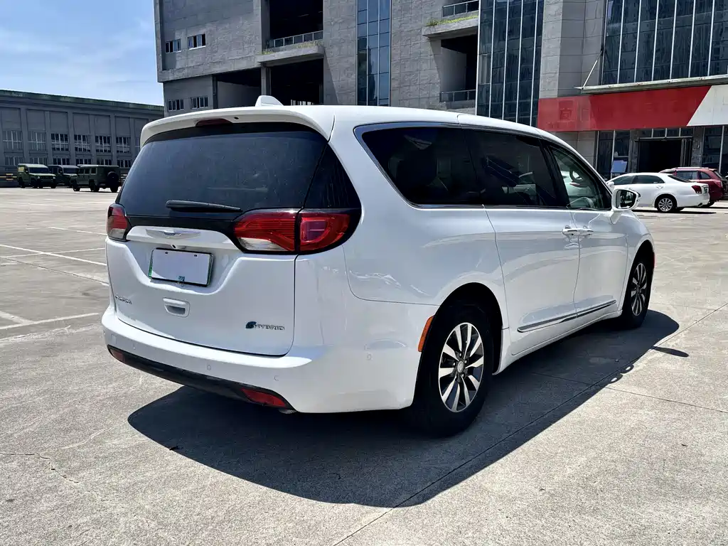 Chrysler Grand Voyager PHEV (Import) — фото 5