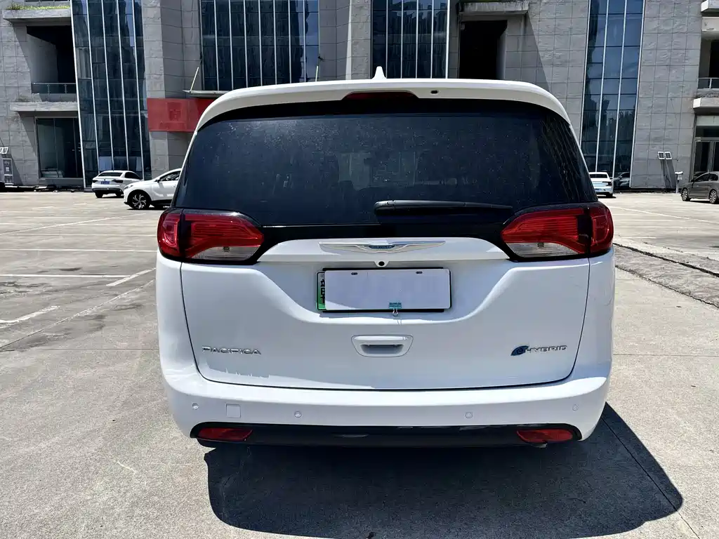 Chrysler Grand Voyager PHEV (Import) — фото 6