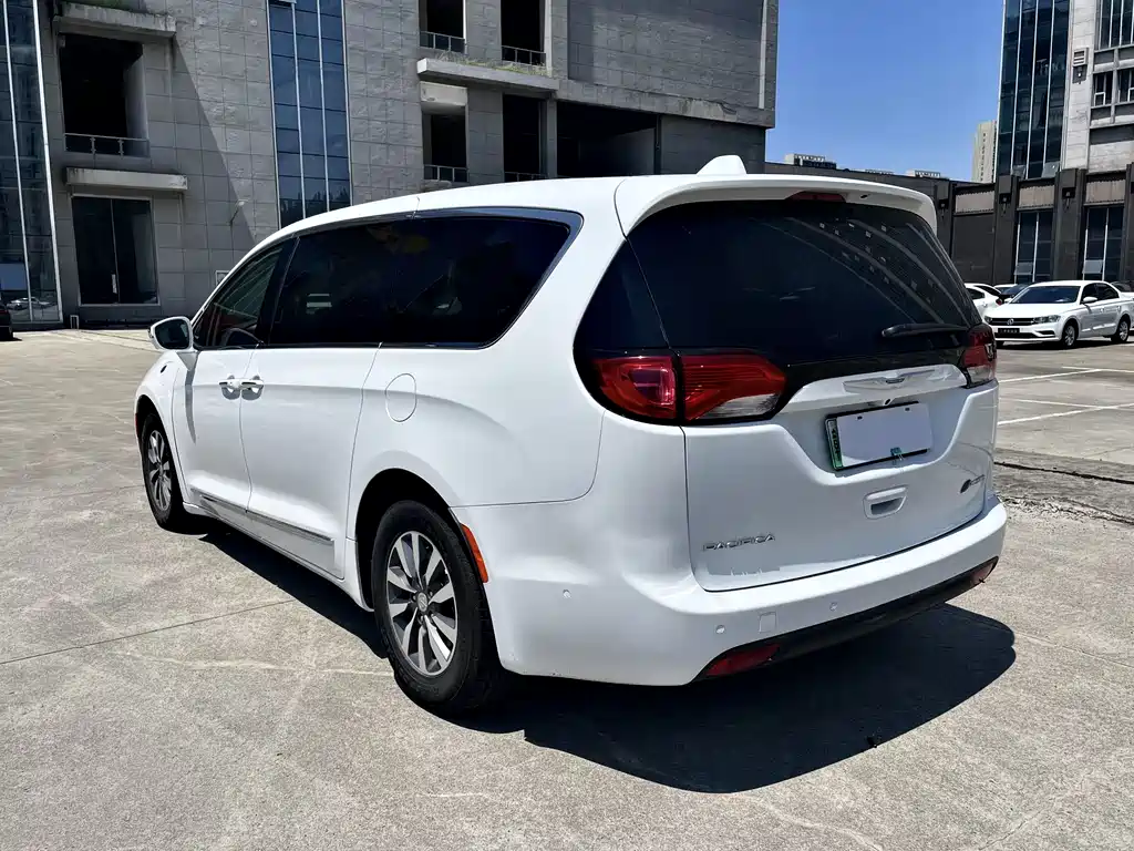Chrysler Grand Voyager PHEV (Import) — фото 7